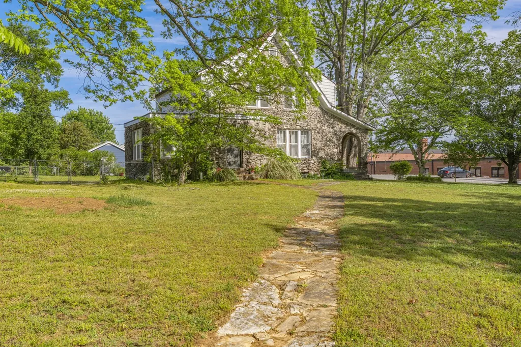 307 College Ave, E Carthage TN 37030