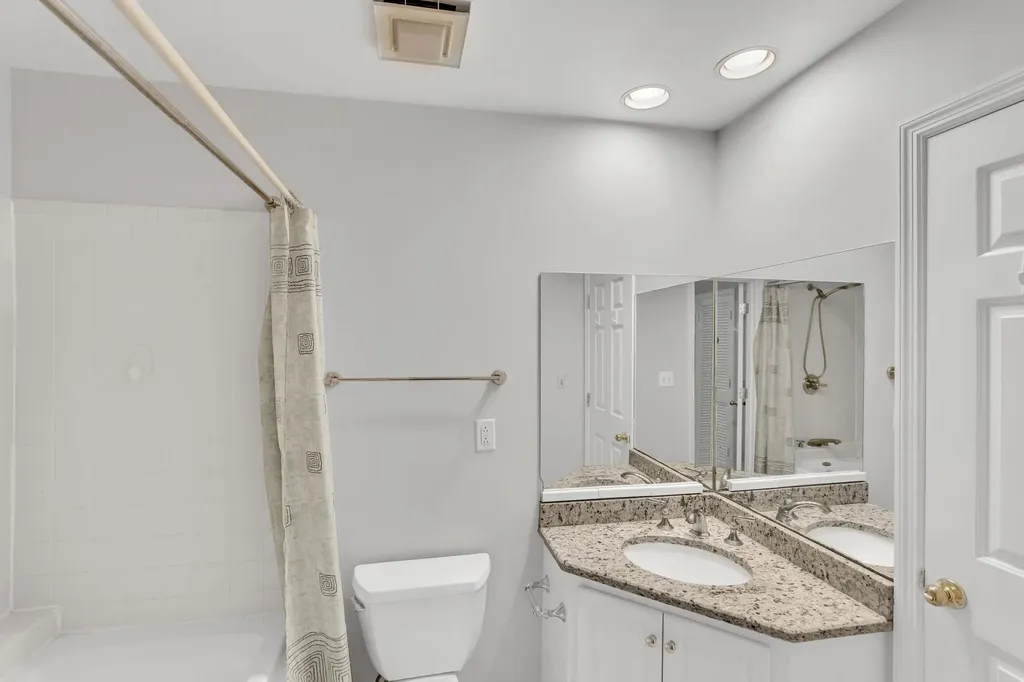 107 W End Place Nashville TN 37205
