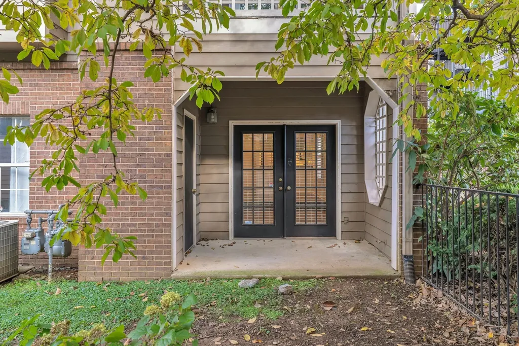 107 W End Place Nashville TN 37205