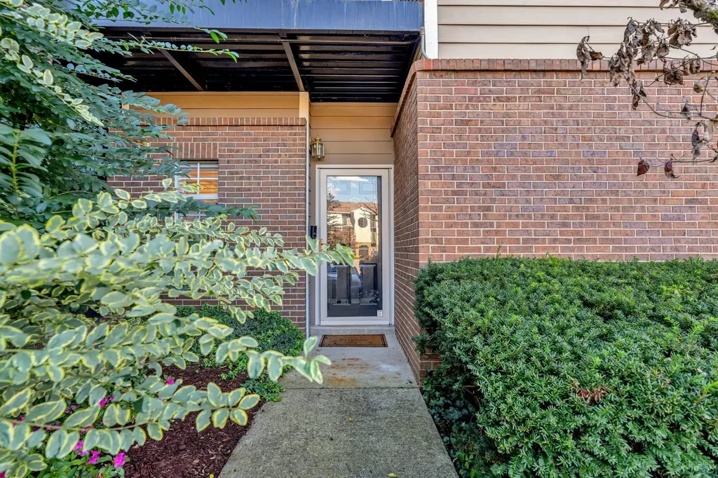 107 W End Place Nashville TN 37205