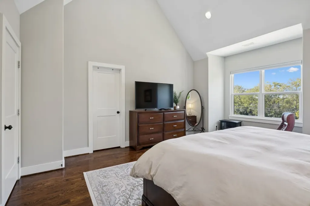 506B E Bend Drive Nashville TN 37209