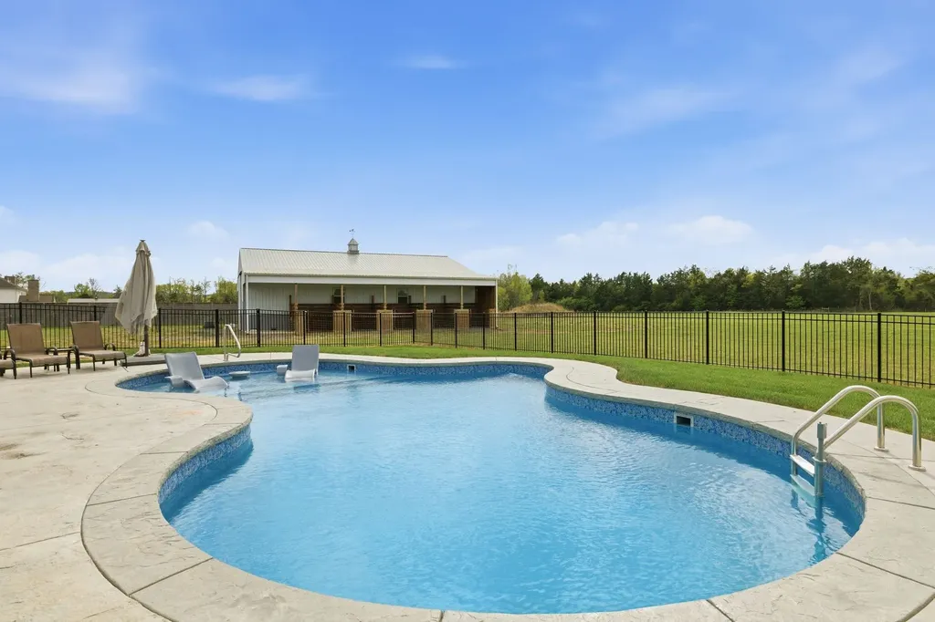 8516 Lowe Christiana Road Christiana TN 37037