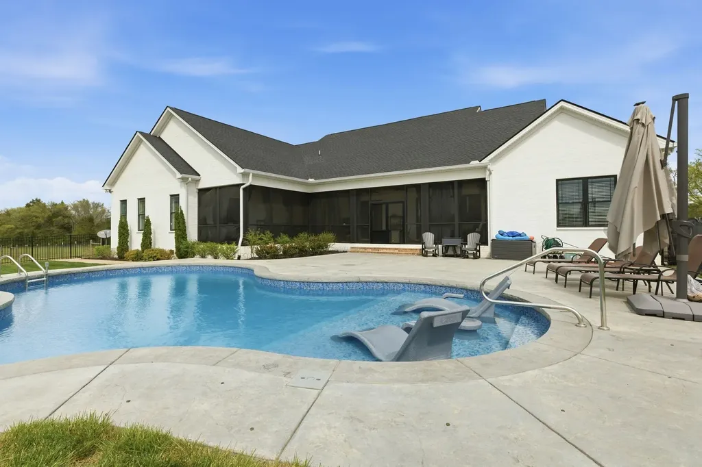 8516 Lowe Christiana Road Christiana TN 37037