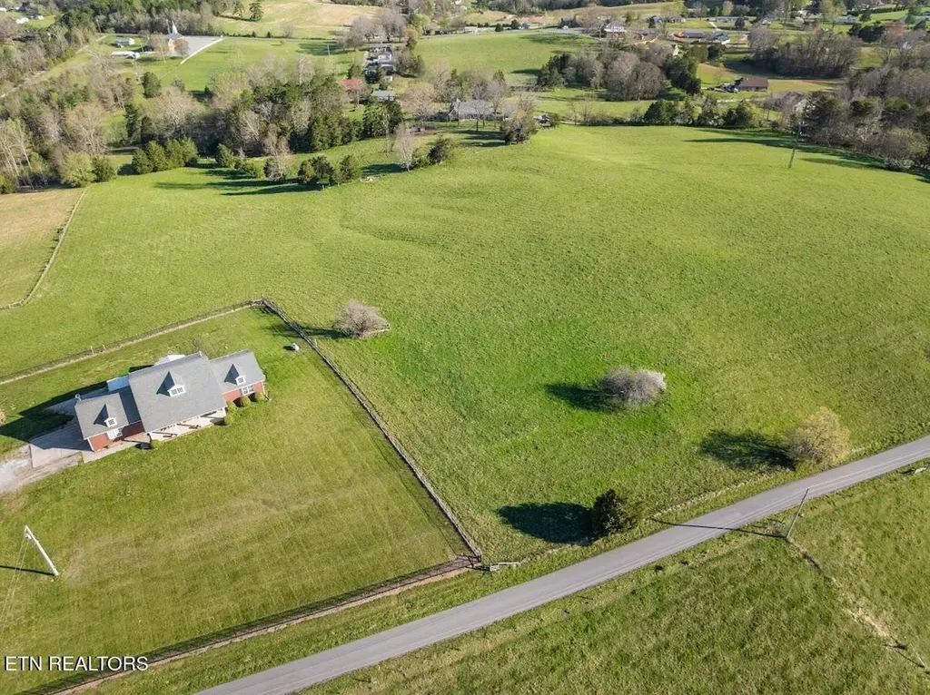 3 Dunsmore Road Lenoir City TN 37771