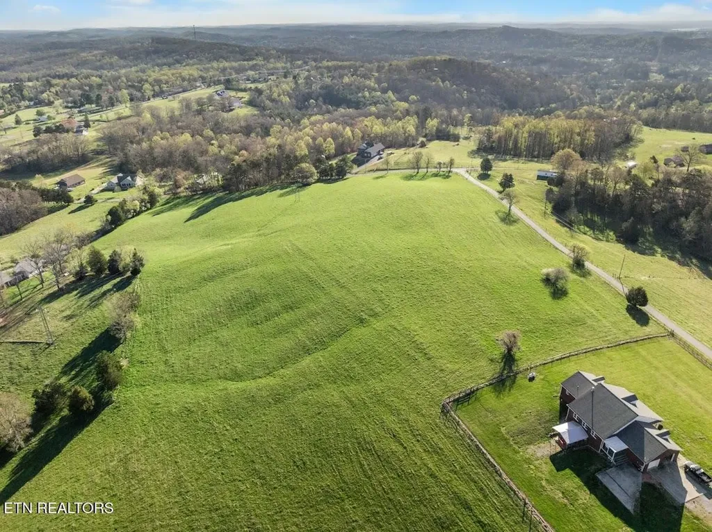 3 Dunsmore Road Lenoir City TN 37771