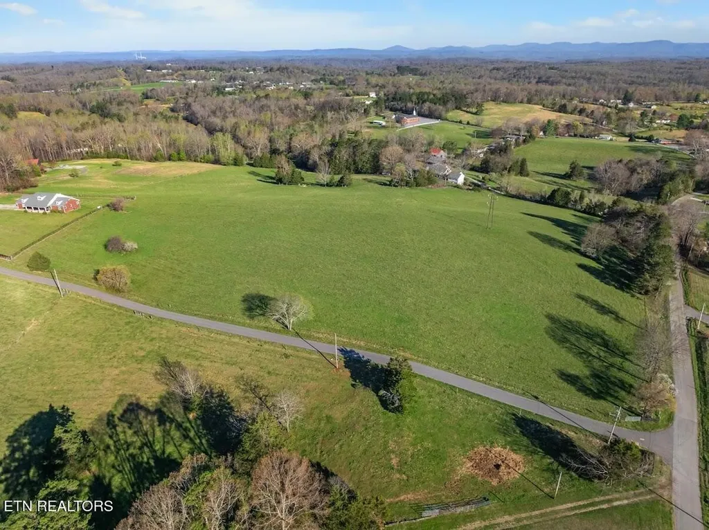 3 Dunsmore Road Lenoir City TN 37771