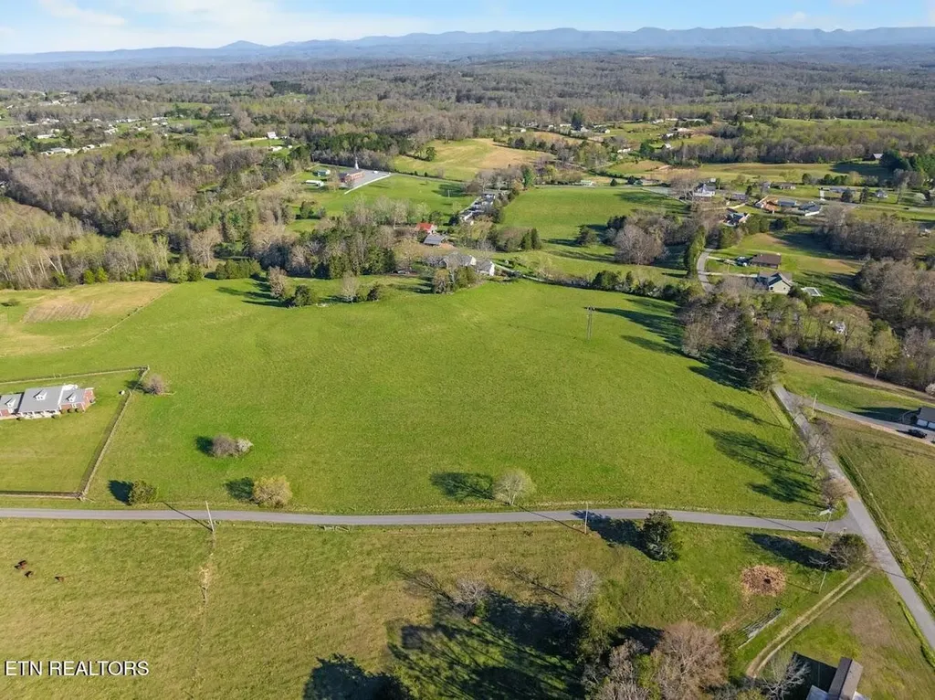 3 Dunsmore Road Lenoir City TN 37771