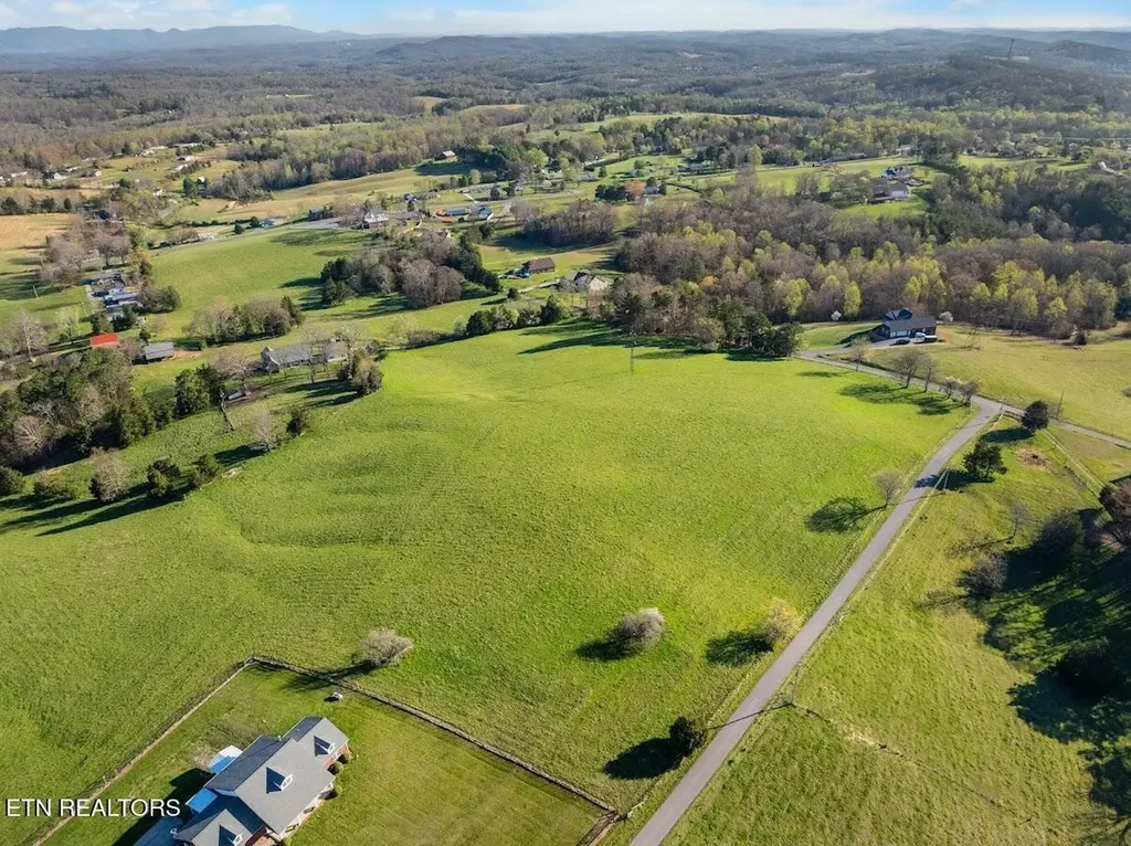 1 Dunsmore Road Lenoir City TN 37771