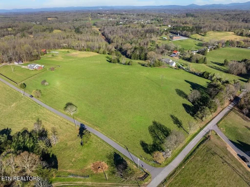 2 Dunsmore Road Lenoir City TN 37771