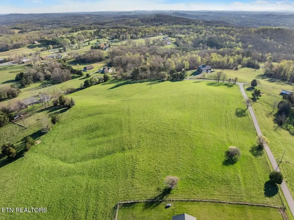 2 Dunsmore Road Lenoir City TN 37771