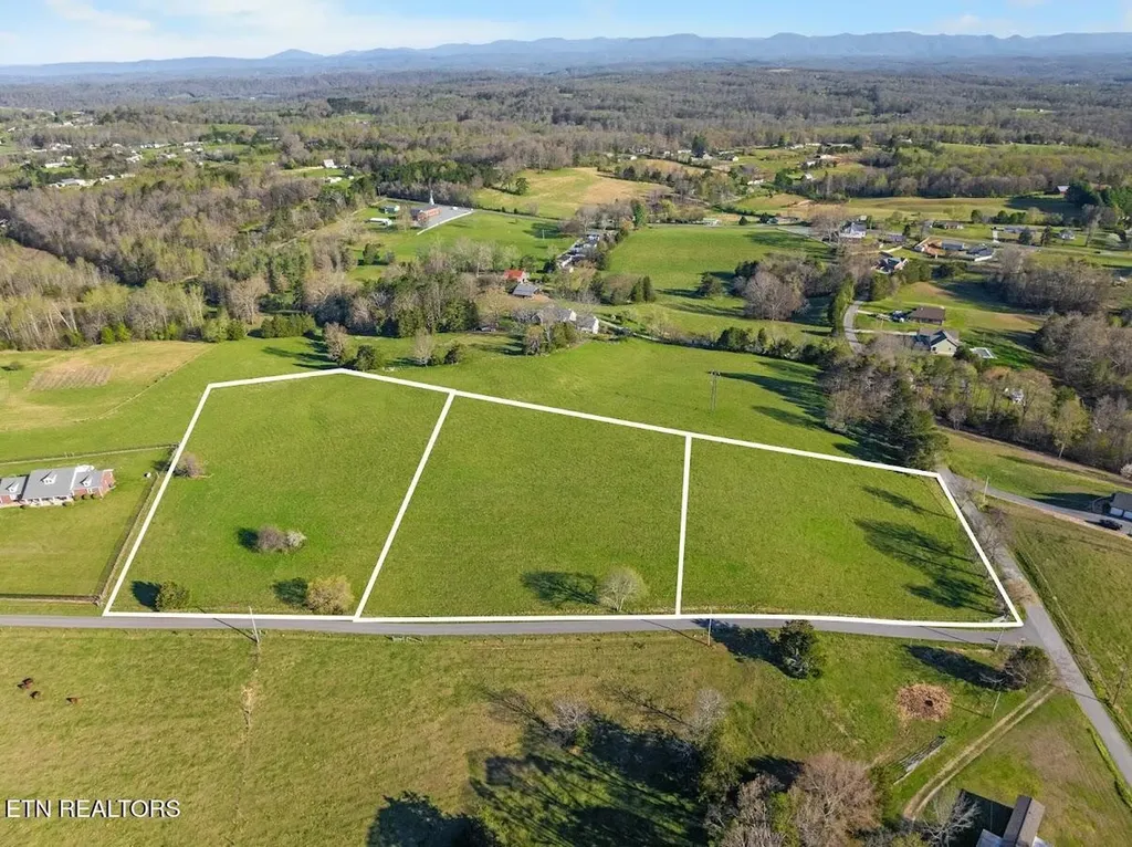 2 Dunsmore Road Lenoir City TN 37771