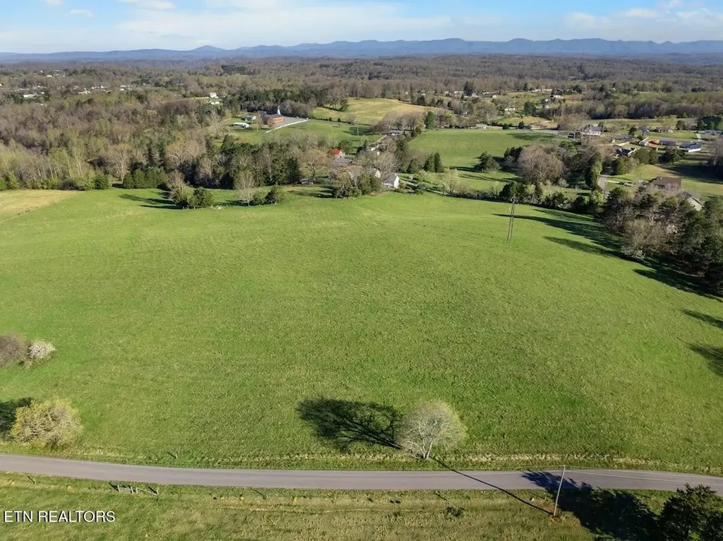 2 Dunsmore Road Lenoir City TN 37771