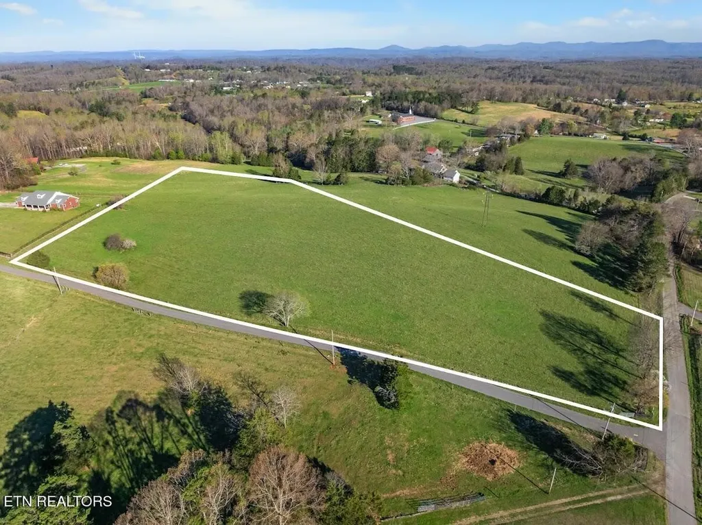 2 Dunsmore Road Lenoir City TN 37771