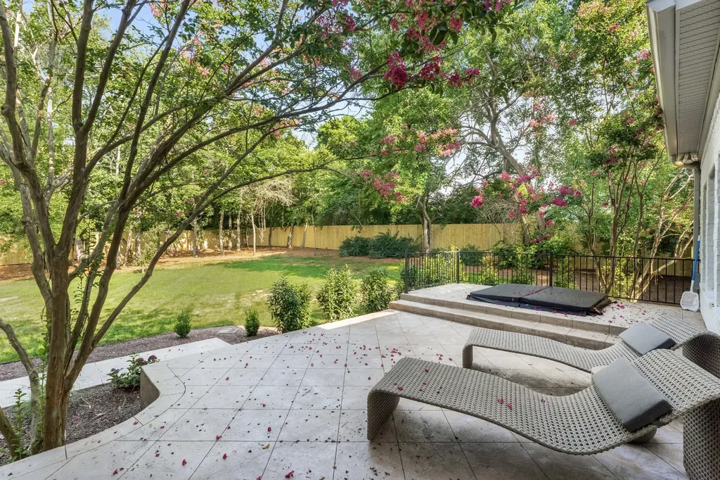 1115 Wilson Pike Brentwood TN 37027