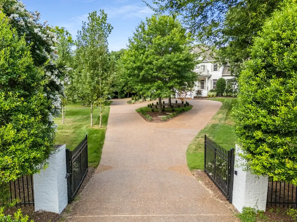 1115 Wilson Pike Brentwood TN 37027