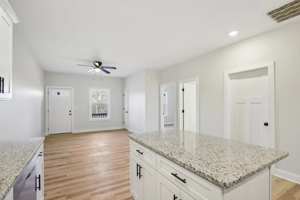 90 Five Oak Lane Hartsville TN 37074