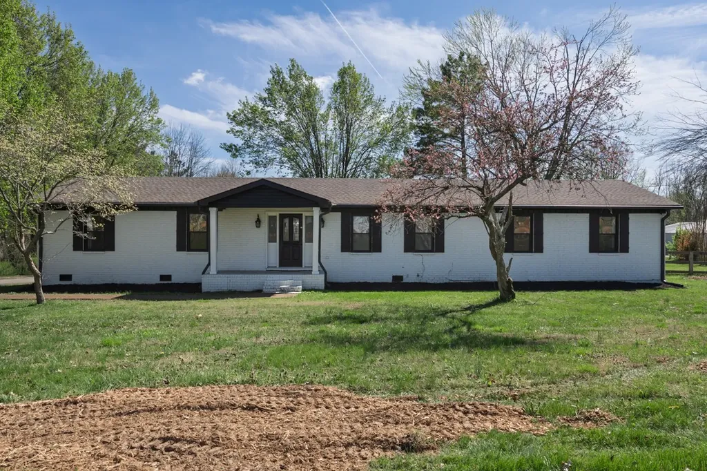 829 Highway 52, E Portland TN 37148