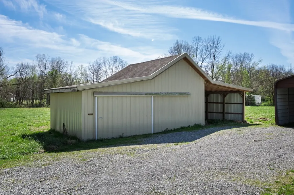 829 Highway 52, E Portland TN 37148