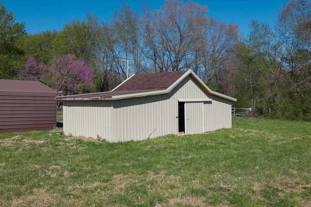 829 Highway 52, E Portland TN 37148