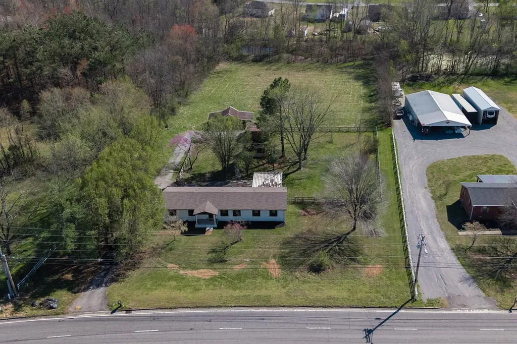 829 Highway 52, E Portland TN 37148