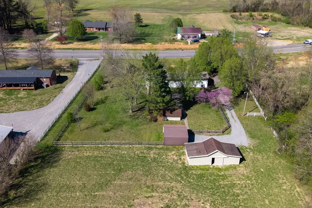829 Highway 52, E Portland TN 37148