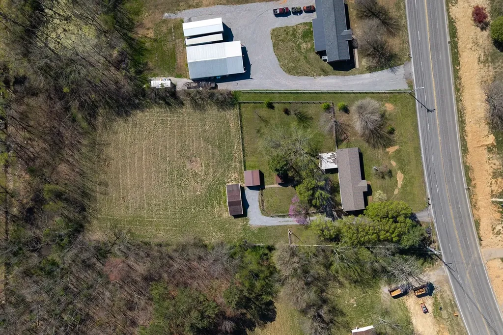 829 Highway 52, E Portland TN 37148