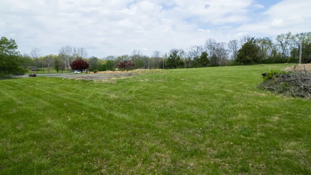712 New Shackle Island Road Hendersonville TN 37075
