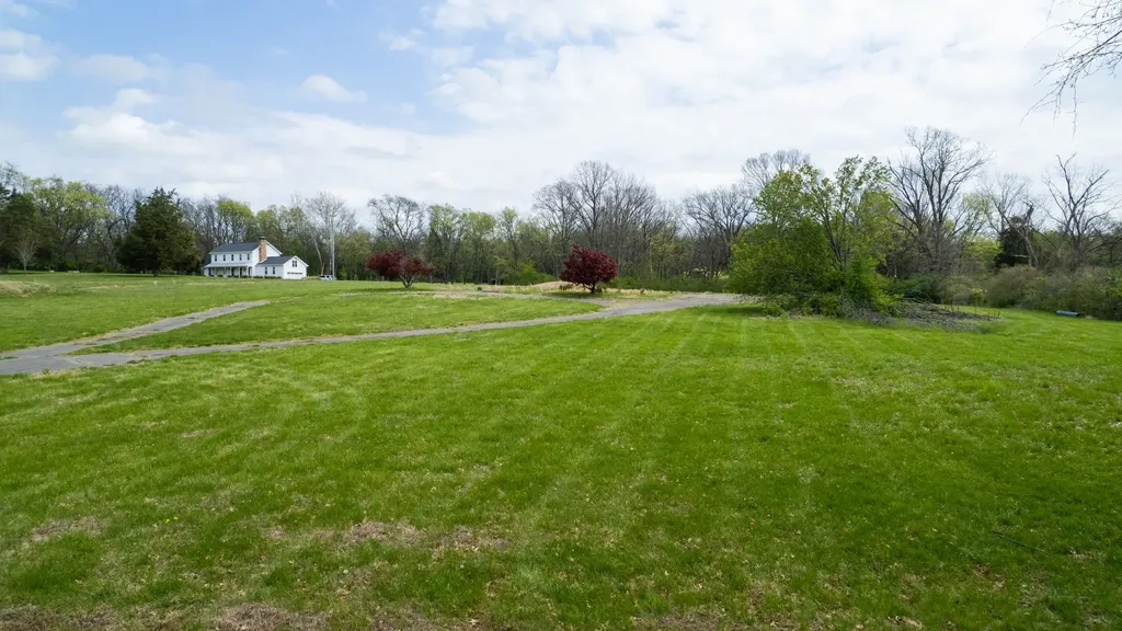 712 New Shackle Island Road Hendersonville TN 37075