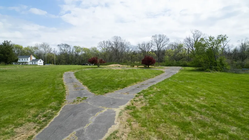 712 New Shackle Island Road Hendersonville TN 37075