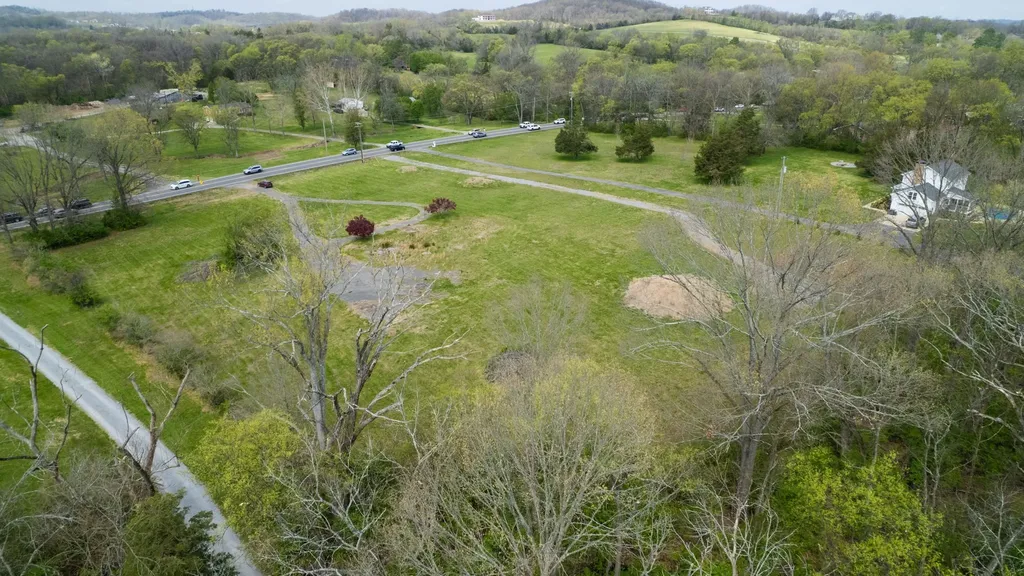 712 New Shackle Island Road Hendersonville TN 37075