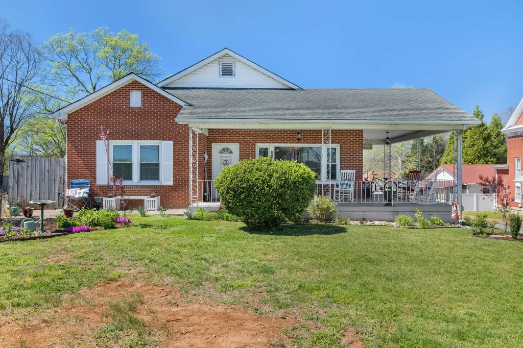 215 S Military Avenue Lawrenceburg TN 38464