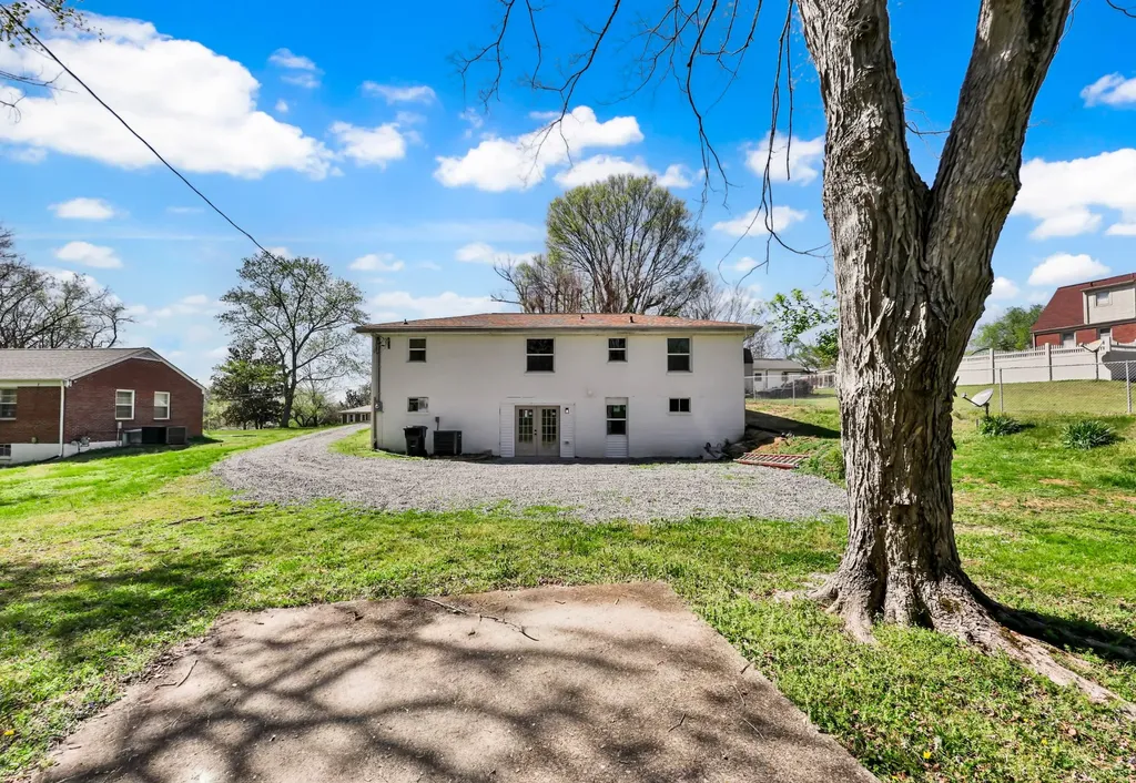 1104 Irving Lane Clarksville TN 37040