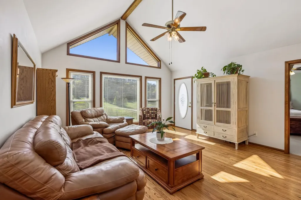 5005 Campbellsville Pike Culleoka TN 38451