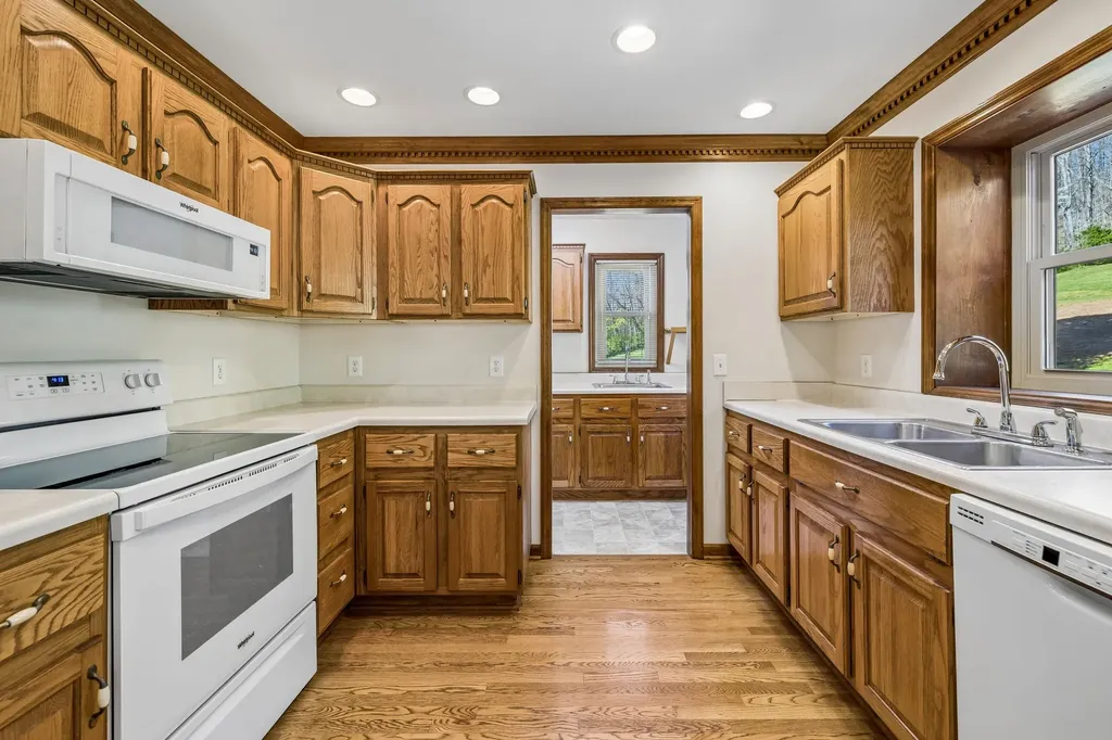 5005 Campbellsville Pike Culleoka TN 38451