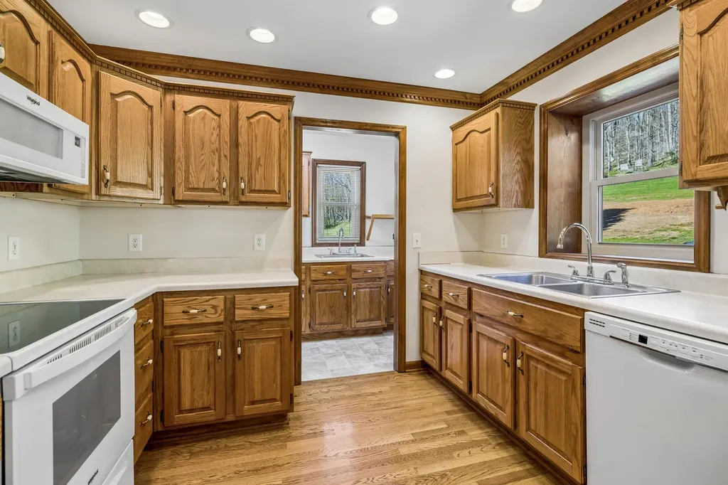 5005 Campbellsville Pike Culleoka TN 38451