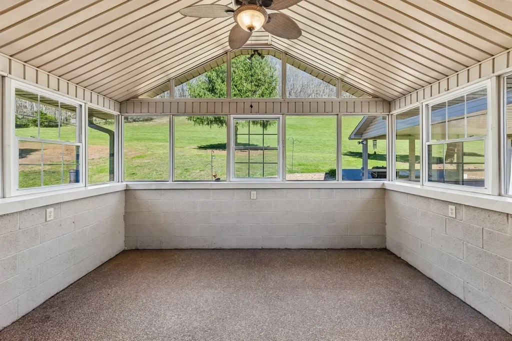 5005 Campbellsville Pike Culleoka TN 38451