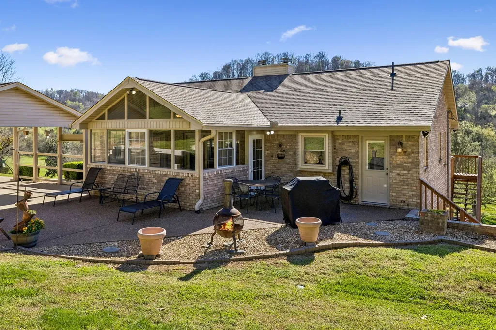 5005 Campbellsville Pike Culleoka TN 38451