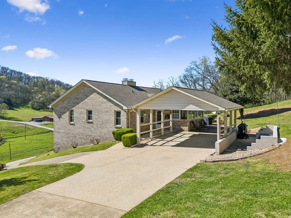 5005 Campbellsville Pike Culleoka TN 38451