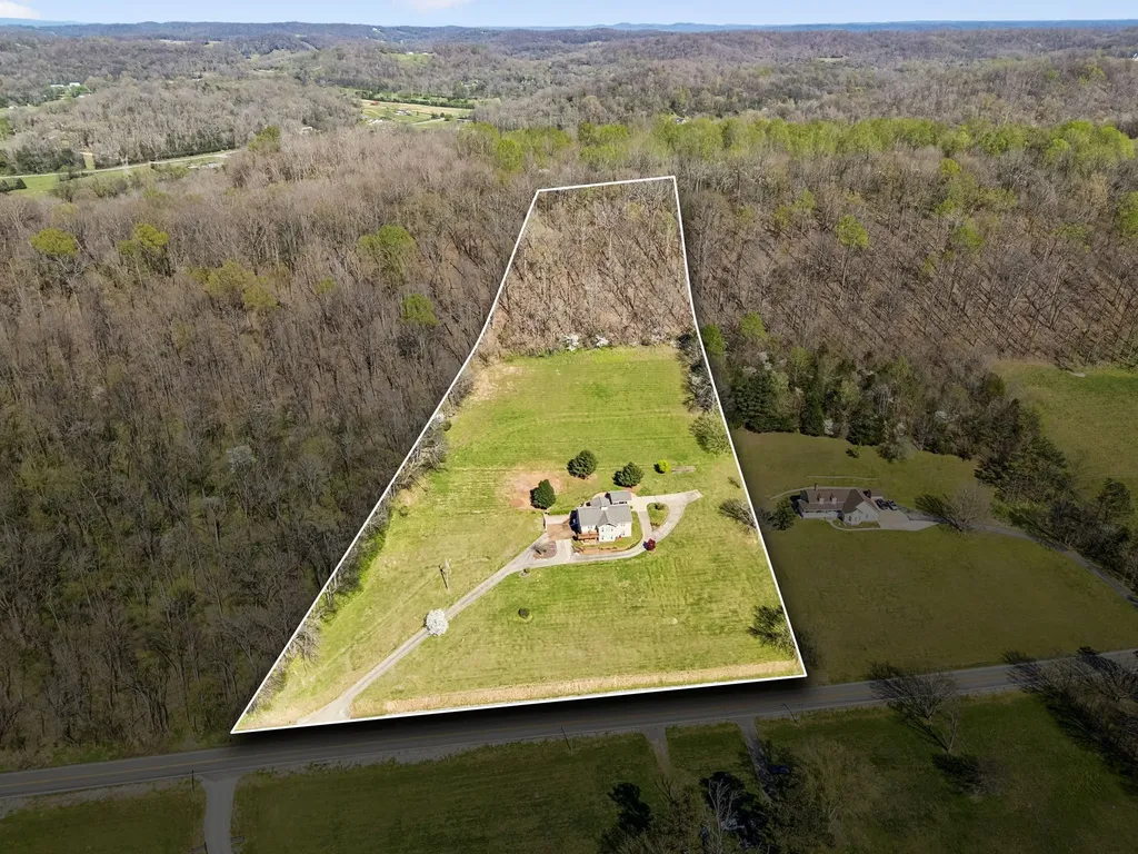 5005 Campbellsville Pike Culleoka TN 38451