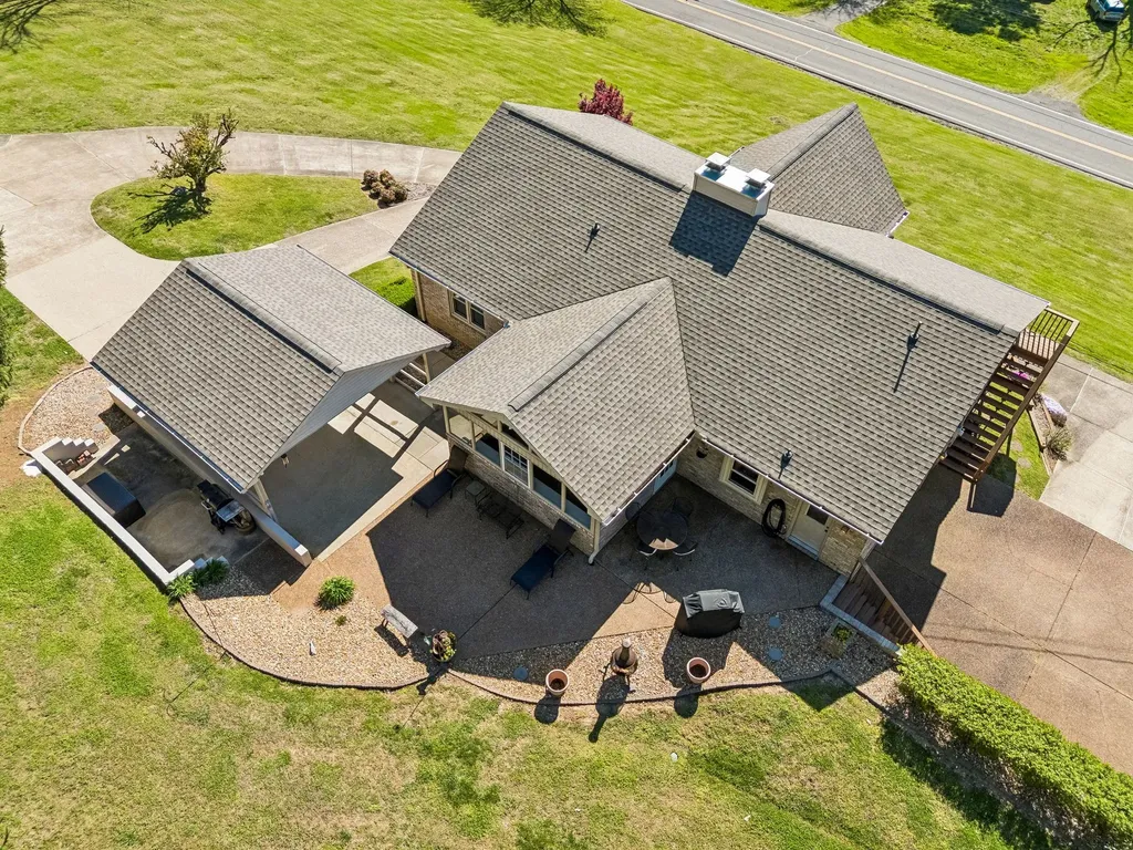 5005 Campbellsville Pike Culleoka TN 38451