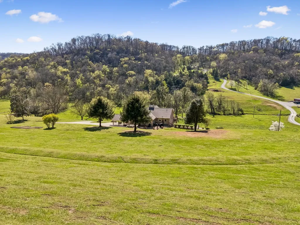 5005 Campbellsville Pike Culleoka TN 38451