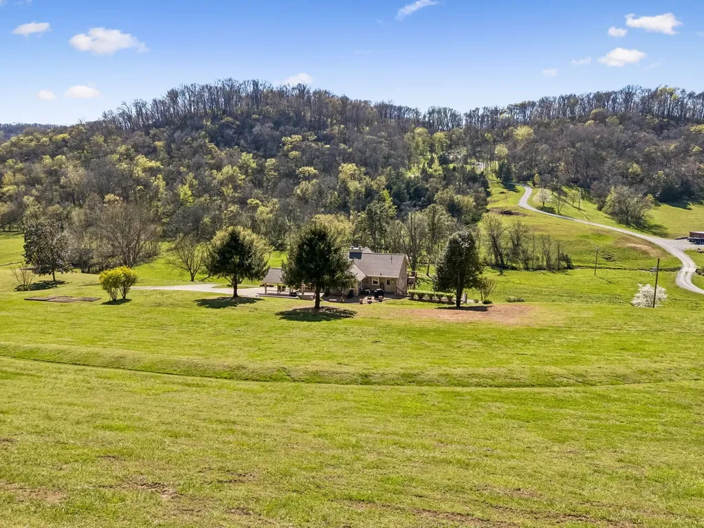 5005 Campbellsville Pike Culleoka TN 38451