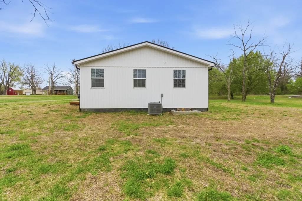 1237 Abiff Road Bon Aqua TN 37025