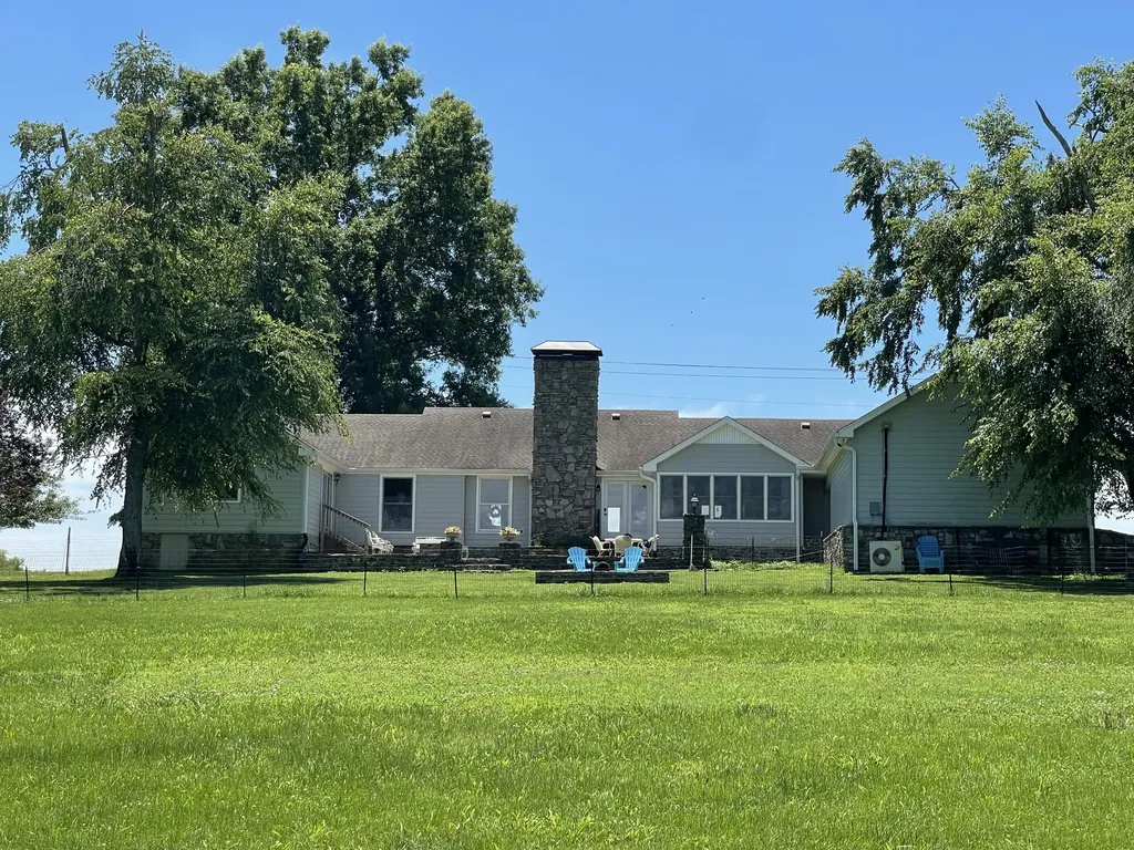 1610 Stop 30 Road Hendersonville TN 37075