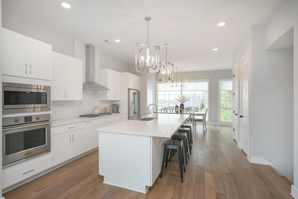 400 36th Ave, N Nashville TN 37209