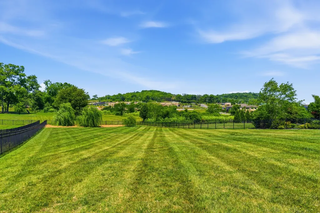 2146 Gorden Crossing Gallatin TN 37066