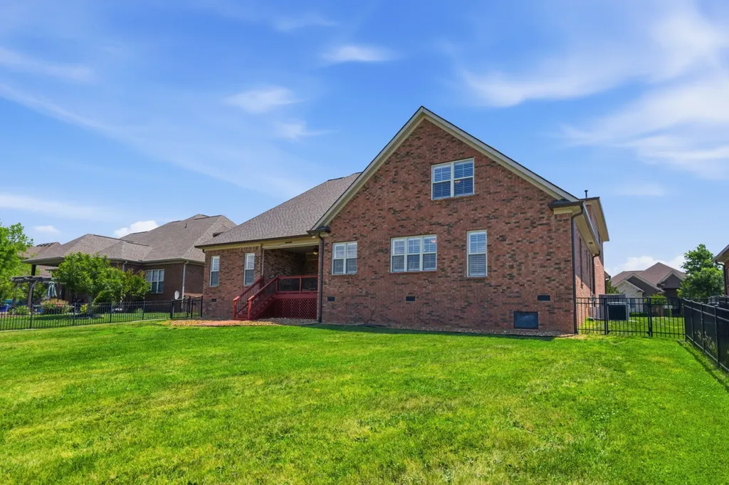 2146 Gorden Crossing Gallatin TN 37066
