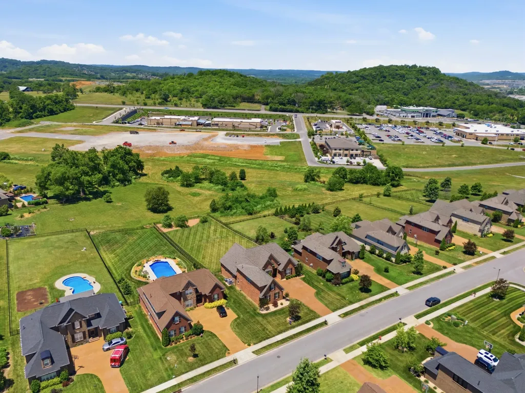 2146 Gorden Crossing Gallatin TN 37066
