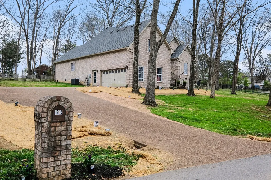 1213 Lake Marie Road Gallatin TN 37066