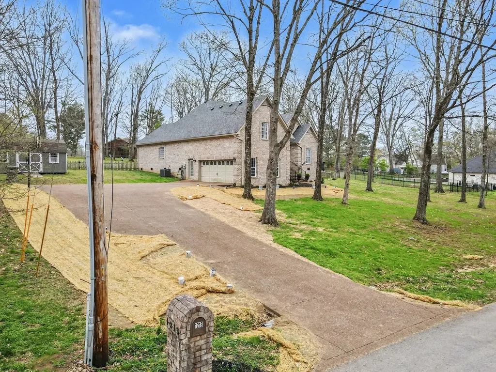1213 Lake Marie Road Gallatin TN 37066